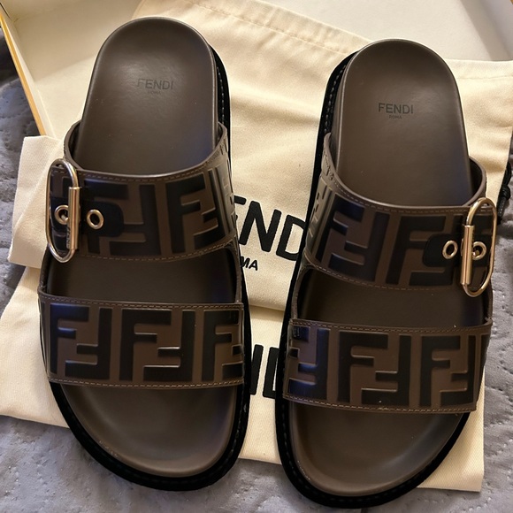 Fendi Sandals new  full inclusion woman’s slides size 10.5 runs small - Picture 4 of 9
